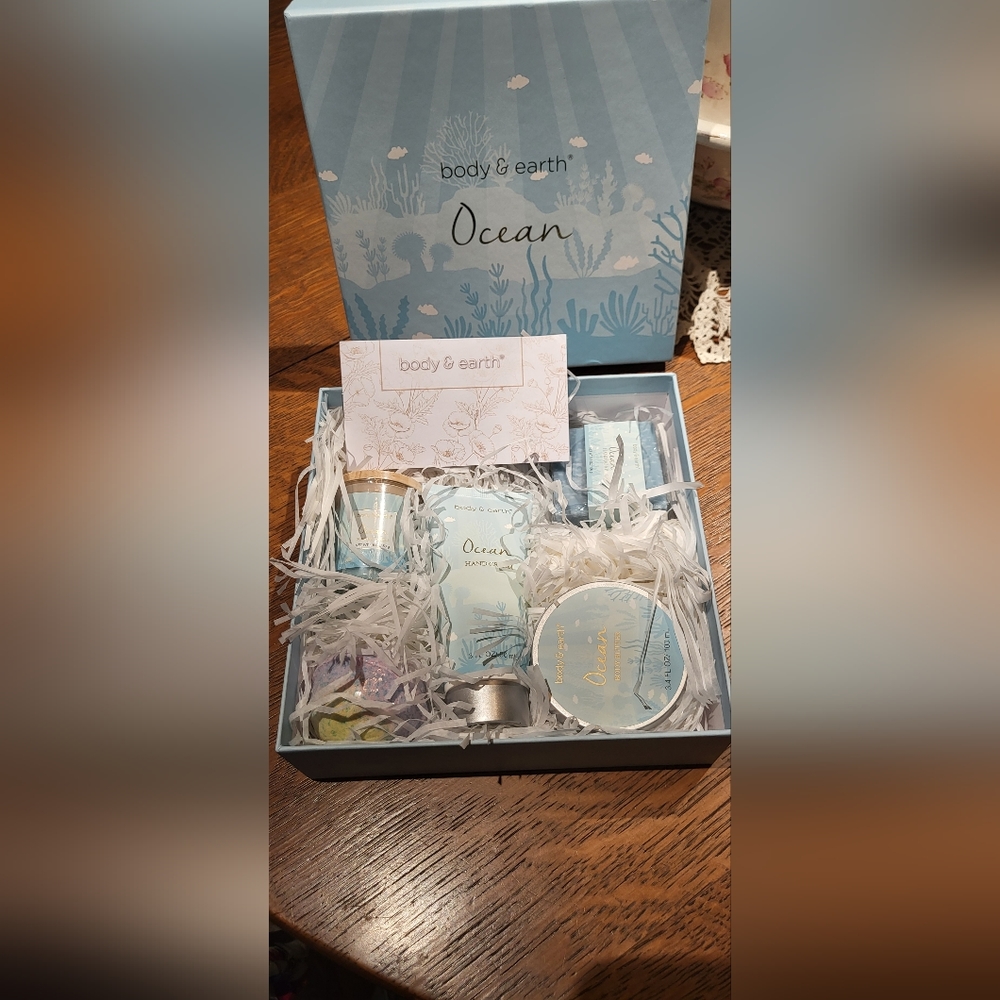 Brand new Body & Earth Ocean Set
